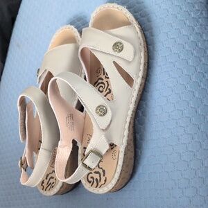 Propet Women’s Jocelyn Sandals Size 8.5 Wide Cream
